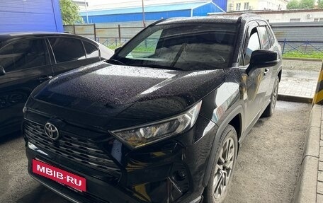 Toyota RAV4, 2020 год, 3 900 000 рублей, 2 фотография