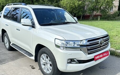 Toyota Land Cruiser 200, 2020 год, 10 650 000 рублей, 2 фотография