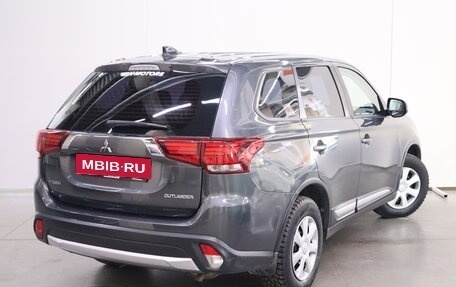 Mitsubishi Outlander III рестайлинг 3, 2018 год, 2 220 000 рублей, 3 фотография