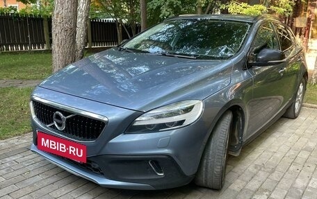 Volvo V40 Cross Country I, 2018 год, 2 500 000 рублей, 4 фотография