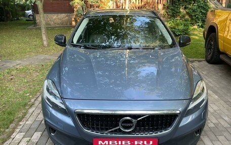 Volvo V40 Cross Country I, 2018 год, 2 500 000 рублей, 3 фотография