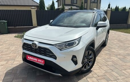 Toyota RAV4, 2019 год, 3 470 000 рублей, 1 фотография