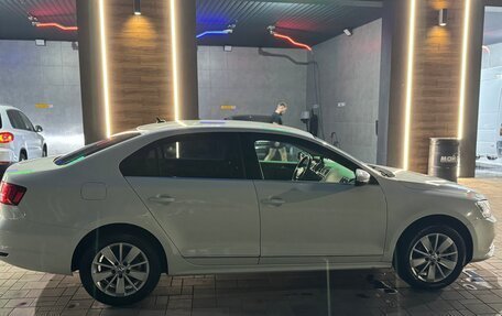 Volkswagen Jetta VI, 2016 год, 1 500 000 рублей, 2 фотография