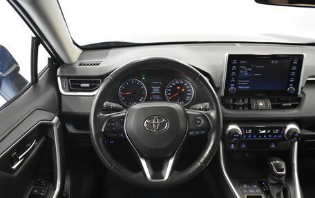 Toyota RAV4, 2020 год, 2 930 000 рублей, 6 фотография