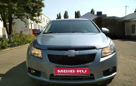 Chevrolet Cruze II, 2010 год, 900 000 рублей, 2 фотография