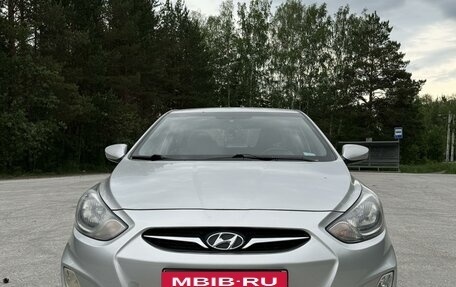Hyundai Solaris II рестайлинг, 2011 год, 990 000 рублей, 13 фотография