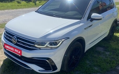 Volkswagen Tiguan II, 2021 год, 4 850 000 рублей, 2 фотография