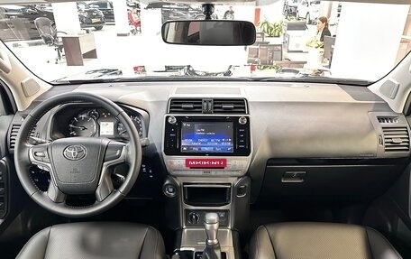 Toyota Land Cruiser Prado 150 рестайлинг 2, 2020 год, 5 999 000 рублей, 13 фотография