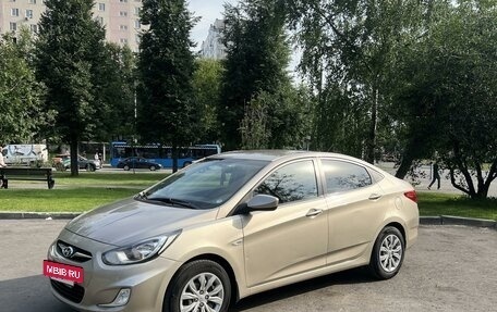 Hyundai Solaris II рестайлинг, 2011 год, 850 000 рублей, 3 фотография