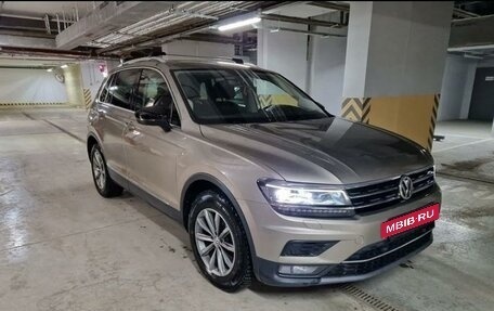 Volkswagen Tiguan II, 2018 год, 2 700 000 рублей, 3 фотография