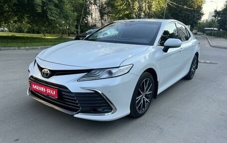 Toyota Camry, 2021 год, 3 300 000 рублей, 1 фотография