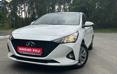 Hyundai Solaris II рестайлинг, 2021 год, 2 100 000 рублей, 1 фотография