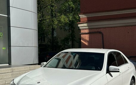 Mercedes-Benz E-Класс, 2013 год, 2 300 000 рублей, 3 фотография