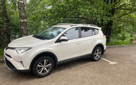 Toyota RAV4, 2017 год, 2 630 000 рублей, 3 фотография