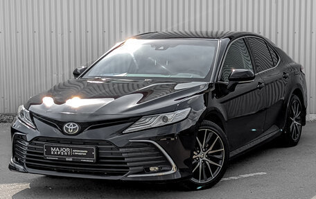 Toyota Camry, 2021 год, 3 590 000 рублей, 1 фотография