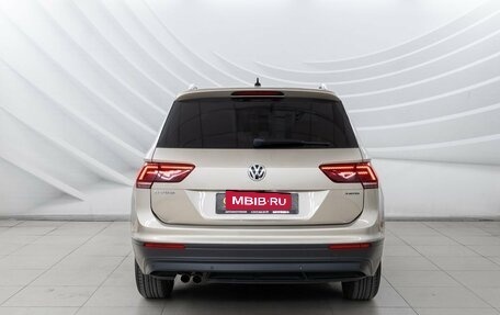 Volkswagen Tiguan II, 2018 год, 2 438 000 рублей, 6 фотография