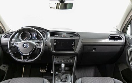 Volkswagen Tiguan II, 2018 год, 2 438 000 рублей, 14 фотография