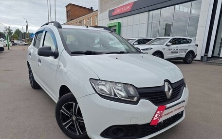 Renault Sandero II рестайлинг, 2017 год, 809 000 рублей, 2 фотография