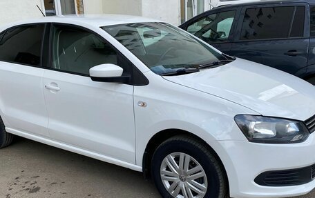 Volkswagen Polo VI (EU Market), 2013 год, 895 000 рублей, 1 фотография