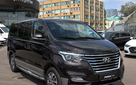 Hyundai Grand Starex Grand Starex I рестайлинг 2, 2019 год, 4 137 000 рублей, 3 фотография