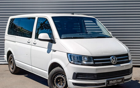 Volkswagen Caravelle T6 рестайлинг, 2019 год, 2 445 000 рублей, 3 фотография