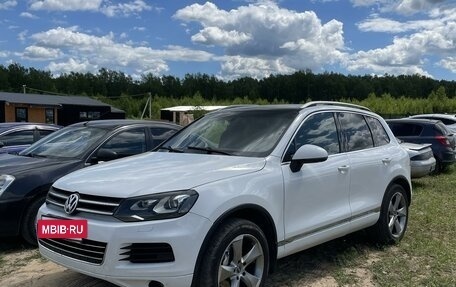 Volkswagen Touareg III, 2012 год, 1 555 000 рублей, 2 фотография