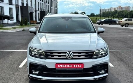 Volkswagen Tiguan II, 2019 год, 3 650 000 рублей, 3 фотография