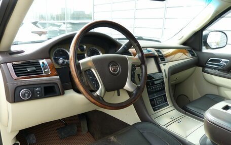 Cadillac Escalade III, 2013 год, 2 348 000 рублей, 8 фотография