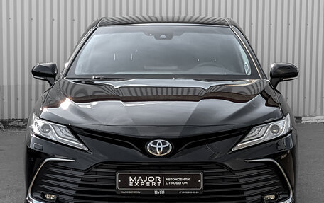 Toyota Camry, 2021 год, 3 590 000 рублей, 2 фотография