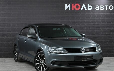 Volkswagen Jetta VI, 2013 год, 990 000 рублей, 3 фотография