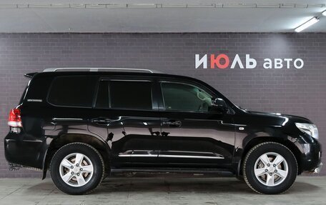 Toyota Land Cruiser 200, 2011 год, 3 300 000 рублей, 10 фотография