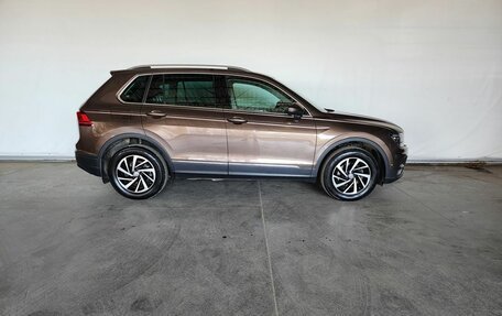 Volkswagen Tiguan II, 2018 год, 2 650 000 рублей, 4 фотография