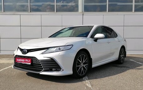 Toyota Camry, 2021 год, 3 550 000 рублей, 1 фотография