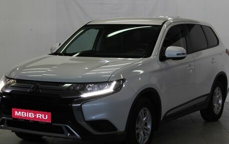 Mitsubishi Outlander III рестайлинг 3, 2019 год, 2 199 000 рублей, 1 фотография