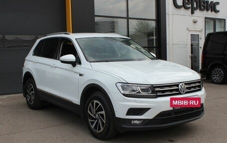 Volkswagen Tiguan II, 2018 год, 2 111 800 рублей, 3 фотография