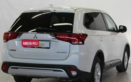 Mitsubishi Outlander III рестайлинг 3, 2019 год, 2 199 000 рублей, 5 фотография