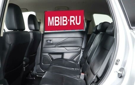 Mitsubishi Outlander III рестайлинг 3, 2016 год, 2 297 000 рублей, 14 фотография