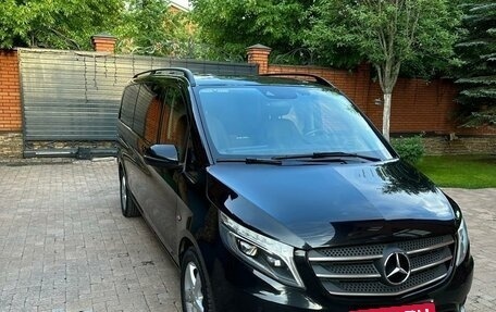 Mercedes-Benz Vito, 2017 год, 14 490 000 рублей, 2 фотография