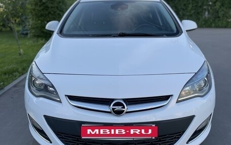 Opel Astra J, 2014 год, 930 000 рублей, 2 фотография