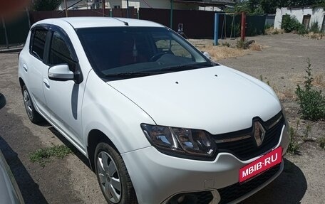 Renault Sandero II рестайлинг, 2015 год, 850 000 рублей, 2 фотография