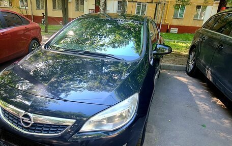 Opel Astra J, 2011 год, 780 000 рублей, 2 фотография