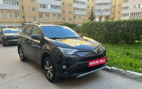 Toyota RAV4, 2016 год, 2 700 000 рублей, 2 фотография