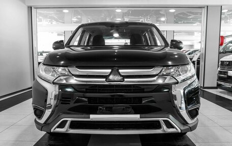 Mitsubishi Outlander III рестайлинг 3, 2020 год, 2 200 000 рублей, 2 фотография
