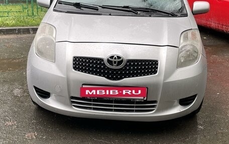 Toyota Yaris III рестайлинг, 2007 год, 650 000 рублей, 2 фотография