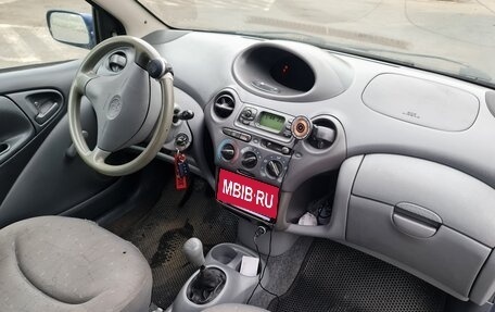 Toyota Yaris I рестайлинг, 1999 год, 290 000 рублей, 2 фотография