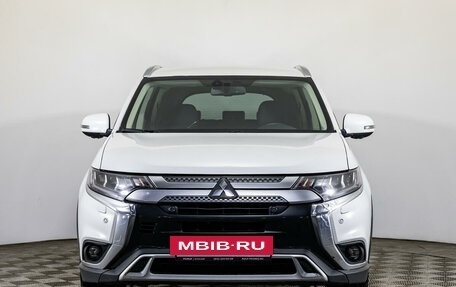 Mitsubishi Outlander III рестайлинг 3, 2018 год, 2 647 000 рублей, 2 фотография