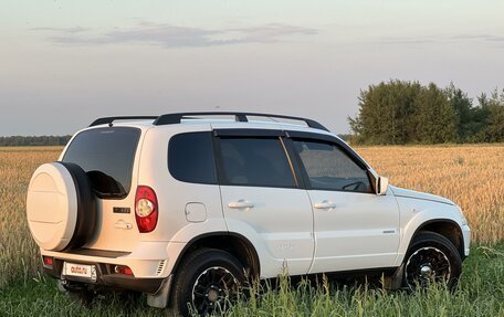 Chevrolet Niva I рестайлинг, 2011 год, 740 000 рублей, 4 фотография