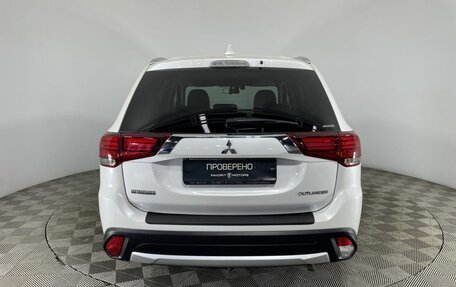 Mitsubishi Outlander III рестайлинг 3, 2017 год, 2 118 500 рублей, 3 фотография