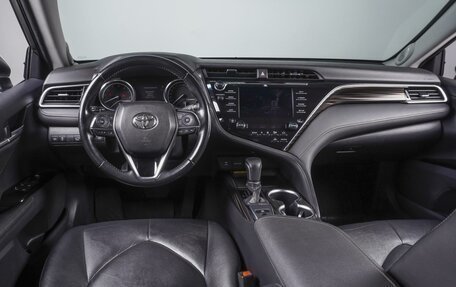 Toyota Camry, 2019 год, 3 650 000 рублей, 6 фотография