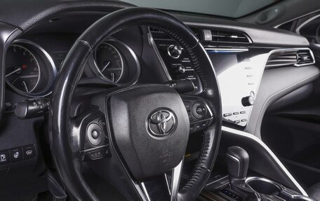 Toyota Camry, 2019 год, 3 650 000 рублей, 22 фотография